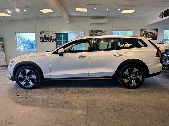 Volvo V60 Cross Country 25 of 29