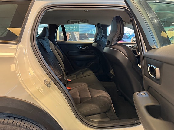 Volvo V60 Cross Country 23 of 29