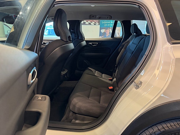 Volvo V60 Cross Country 24 of 29