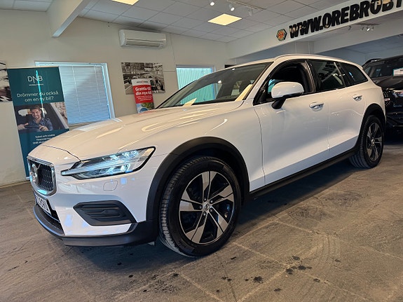 Volvo V60 Cross Country 2 of 5