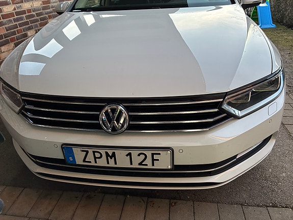 Volkswagen Passat 2 of 5