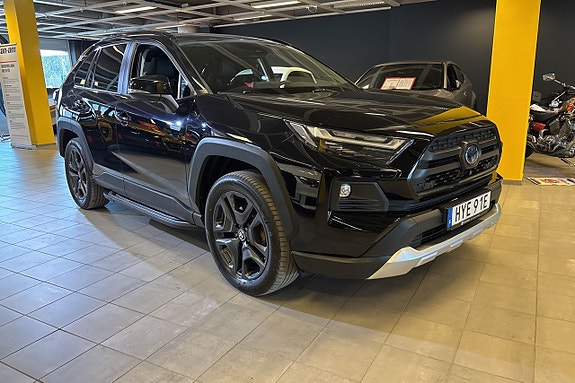 Toyota RAV4 4 of 24