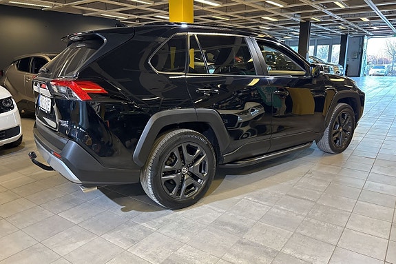 Toyota RAV4 3 of 24