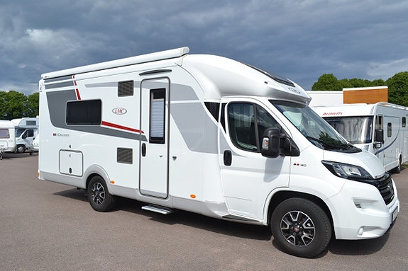 LMC T712 Låga Långbäddar & Toa bak Automat Alde