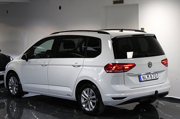 Volkswagen Touran 3 of 5