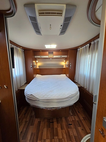 Hymer B 698 2XAC. ALDE.DUBBELSÄNG.QUEENBED 13 of 21