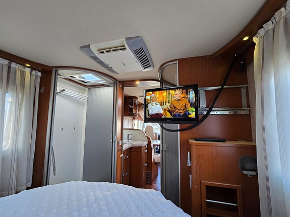 Hymer B 698 2XAC. ALDE.DUBBELSÄNG.QUEENBED 17 of 21