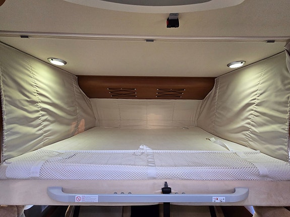 Hymer B 698 2XAC. ALDE.DUBBELSÄNG.QUEENBED 18 of 21
