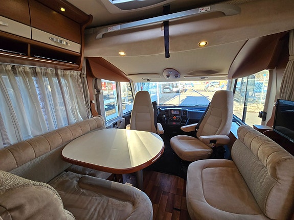 Hymer B 698 2XAC. ALDE.DUBBELSÄNG.QUEENBED 14 of 21