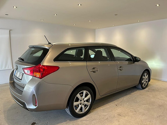 Toyota Auris 7 of 11