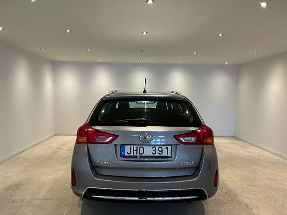 Toyota Auris 5 of 5