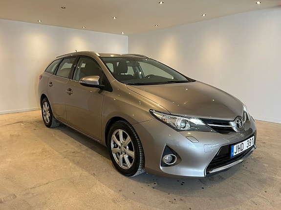 Toyota Auris 4 of 5