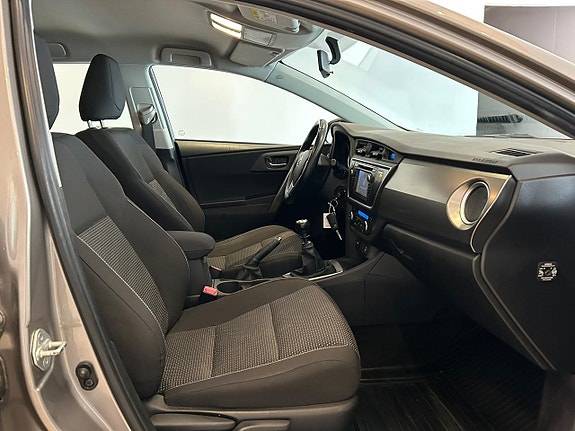 Toyota Auris 9 of 11