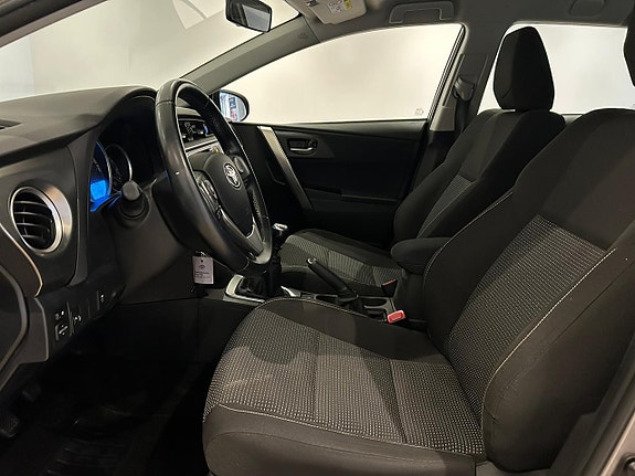 Toyota Auris 8 of 11