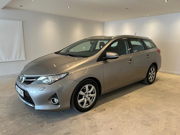 Toyota Auris 3 of 5