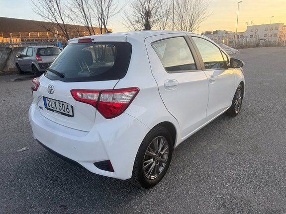 Toyota Yaris 4 of 13