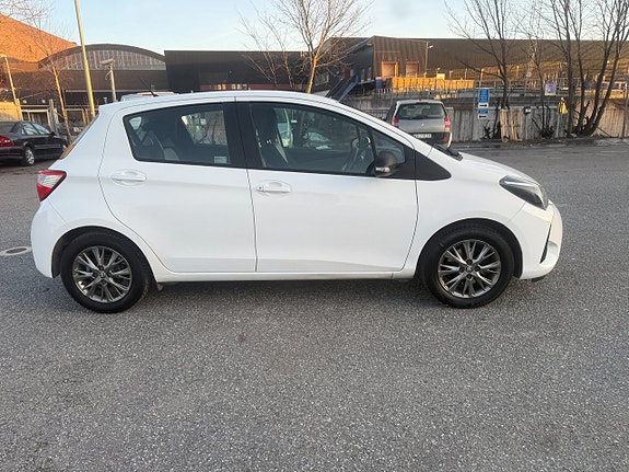 Toyota Yaris 6 of 13