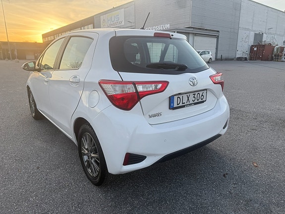 Toyota Yaris 5 of 13
