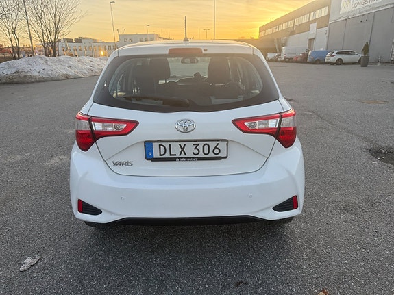 Toyota Yaris 8 of 13