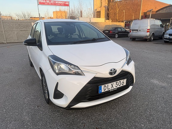 Toyota Yaris 3 of 13
