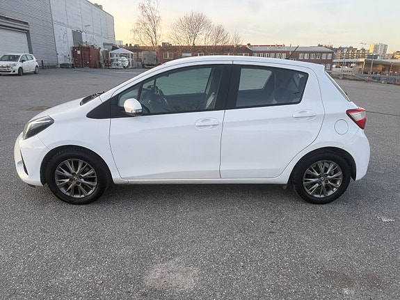 Toyota Yaris 7 of 13