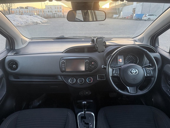 Toyota Yaris 10 of 13
