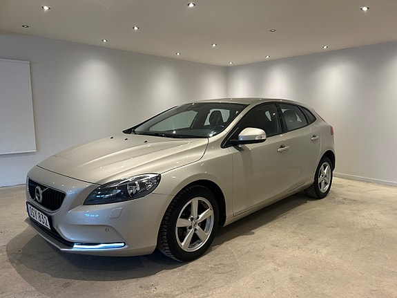 Volvo V40 4 of 5