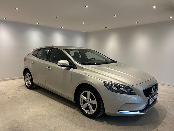 Volvo V40 3 of 5