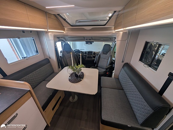 Adria MATRIX PLUS 670 DL *Långbäddar / Stort garage / Taksäng 3 of 21