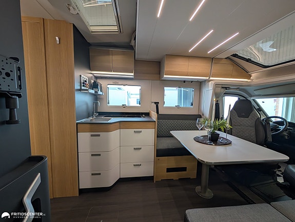 Adria MATRIX PLUS 670 DL *Långbäddar / Stort garage / Taksäng 7 of 21