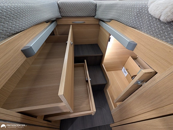 Adria MATRIX PLUS 670 DL *Långbäddar / Stort garage / Taksäng 18 of 21