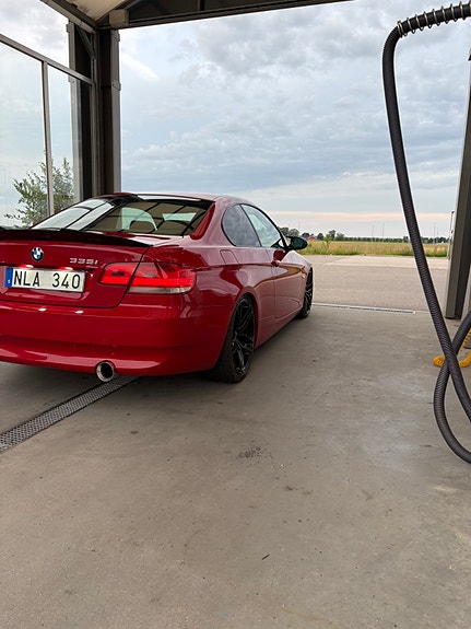 BMW 335i 3 of 5