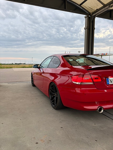 BMW 335i 4 of 5
