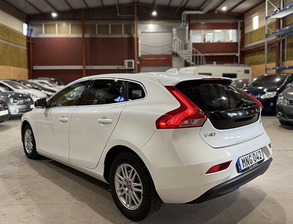 Volvo V40 4 of 23