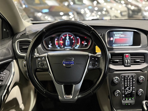 Volvo V40 12 of 23