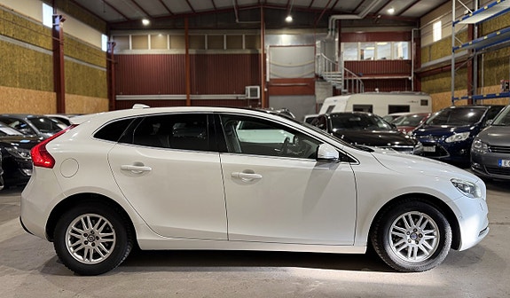 Volvo V40 7 of 23