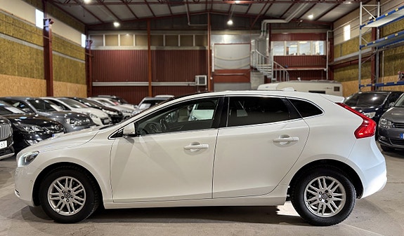Volvo V40 8 of 23