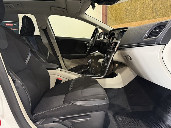 Volvo V40 13 of 23