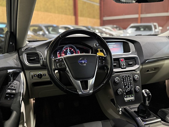 Volvo V40 9 of 23