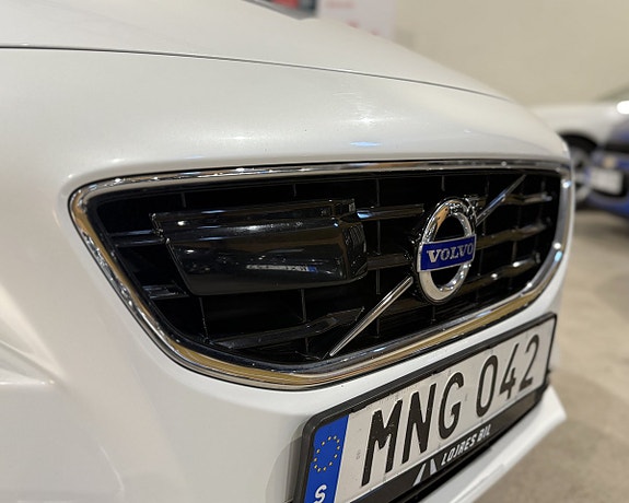 Volvo V40 3 of 23