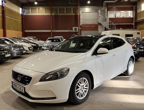Volvo V40 2 of 23