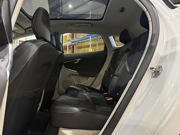 Volvo V40 15 of 23