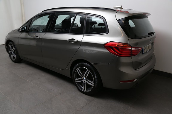 BMW 218 4 of 5
