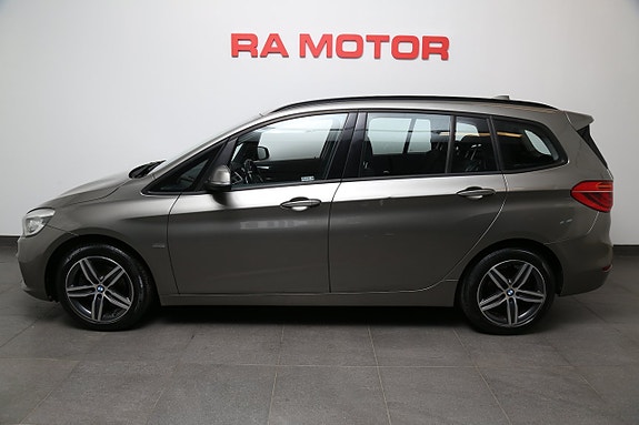 BMW 218 3 of 5