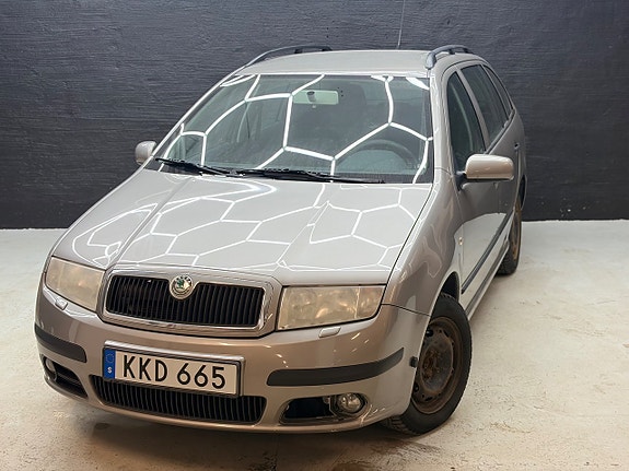 Skoda Fabia 2 of 9