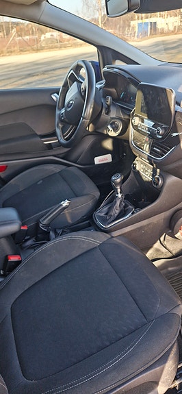 Ford Fiesta 4 of 5