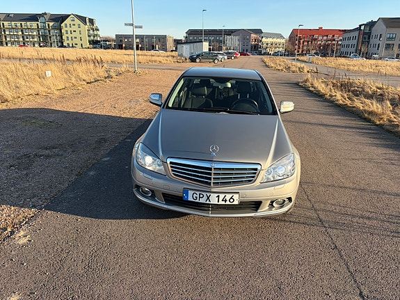 Mercedes-Benz C220 5 of 7