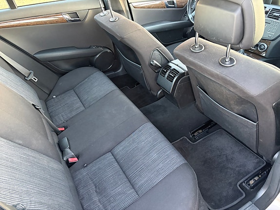 Mercedes-Benz C220 7 of 7