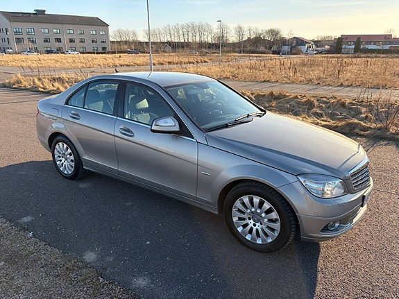 Mercedes-Benz C220 6 of 7
