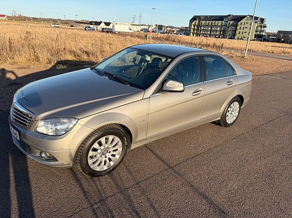 Mercedes-Benz C220 4 of 7